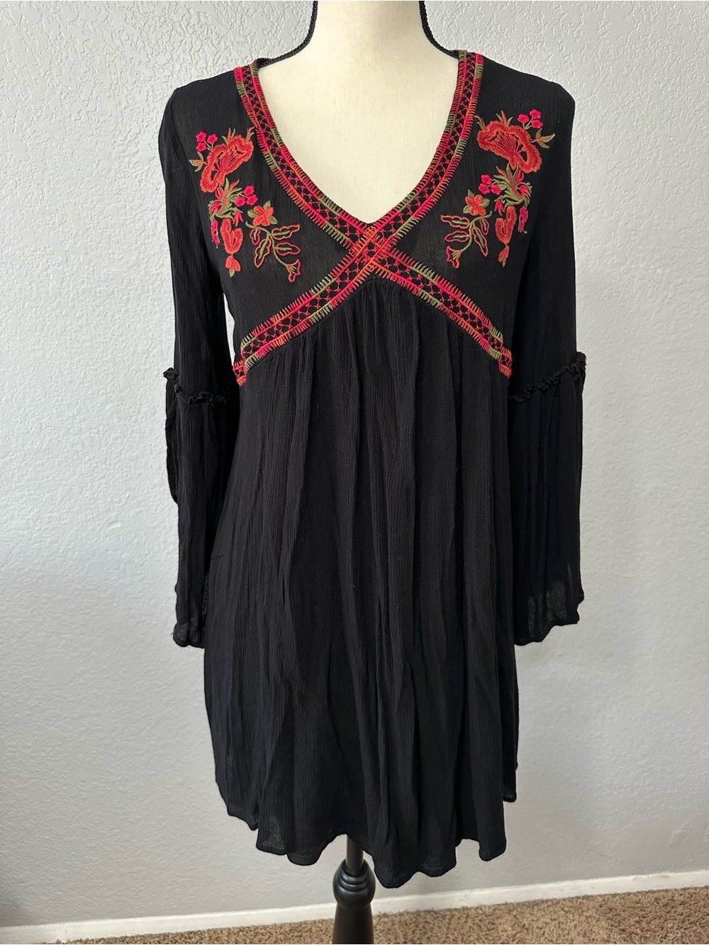 Umgee Black Embroidered Dress Sz S V Neck Bell Sleeve Gauze Boho Peasant Cottage - Picture 2 of 12